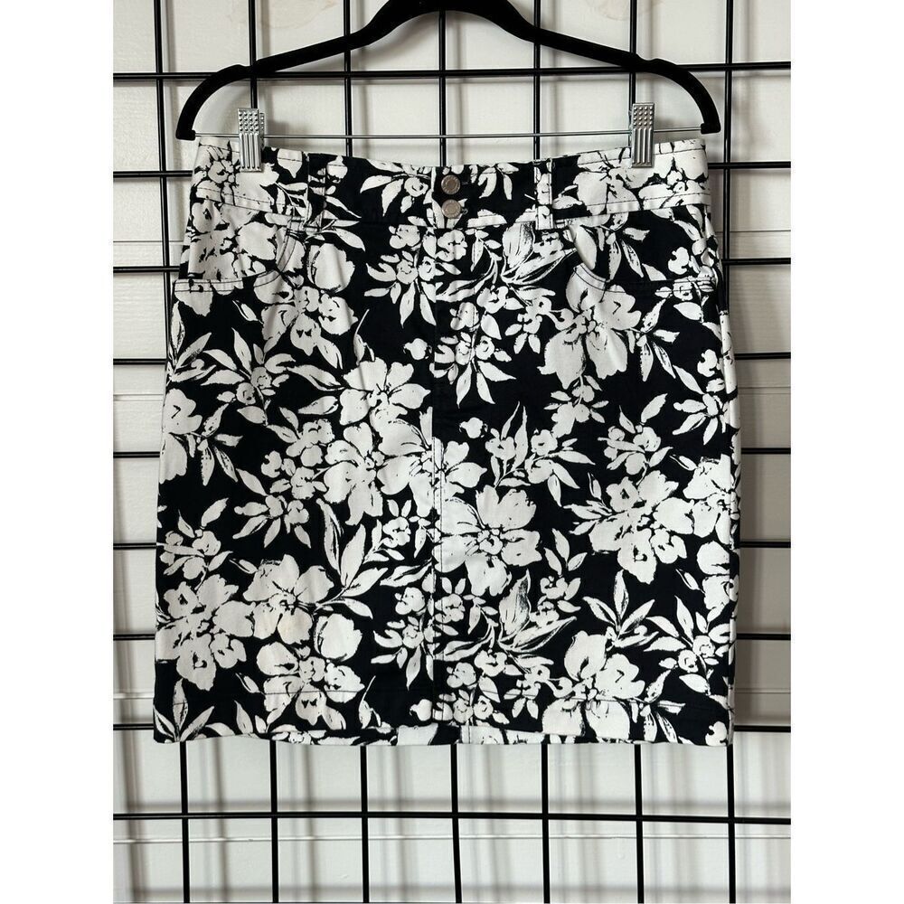 Chaps size 8‎ mini skirt black and white floral print